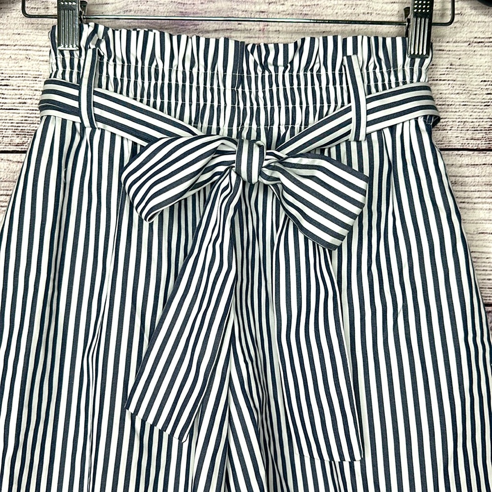 Michael Kors Navy Stripe Paper Bag Shorts NWOT Size 6 - Picture 5 of 12